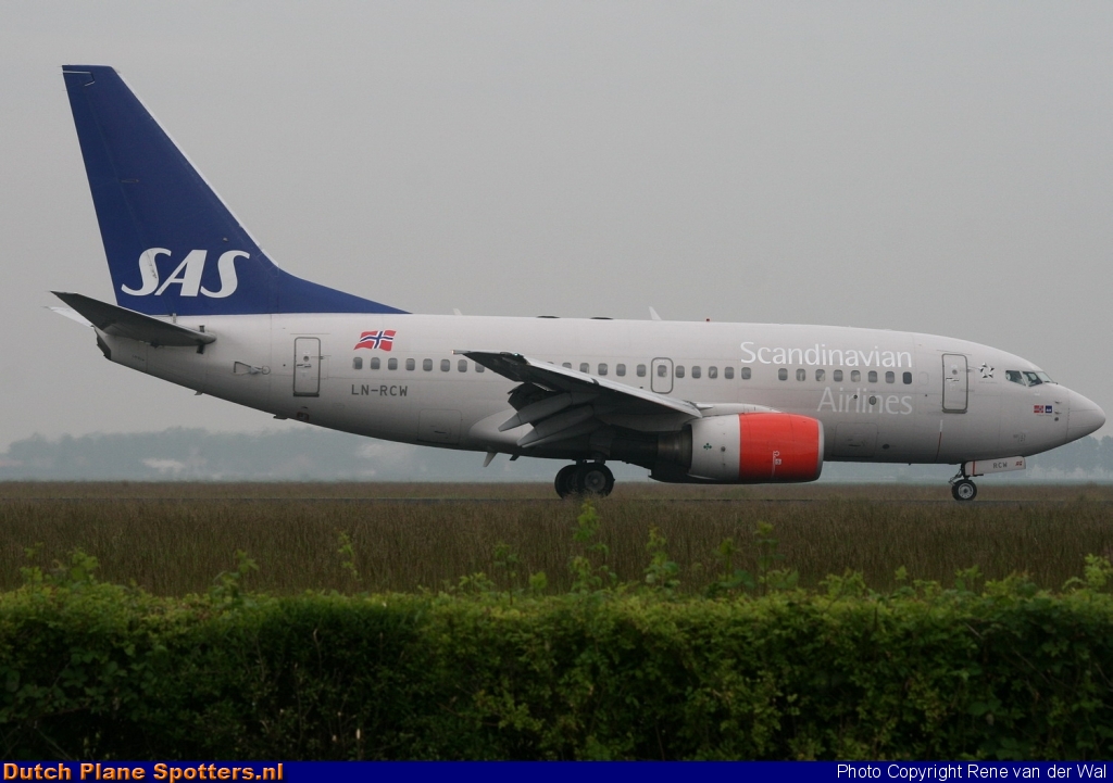 LN-RCW Boeing 737-600 SAS Scandinavian Airlines by Rene van der Wal