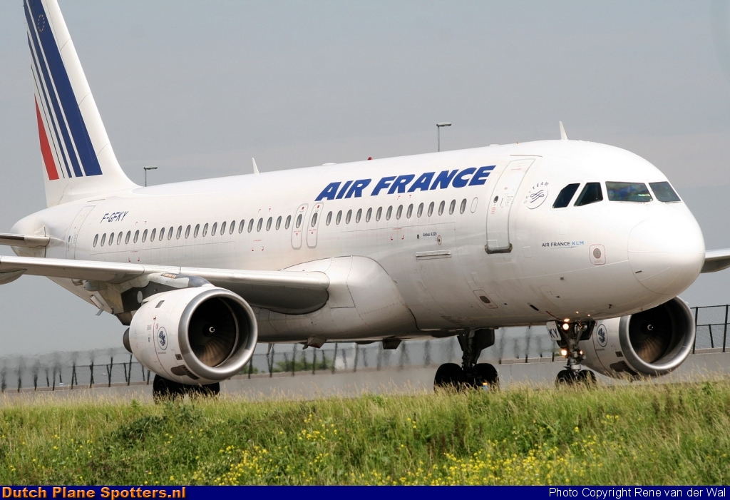 F-GFKY Airbus A320 Air France by Rene van der Wal