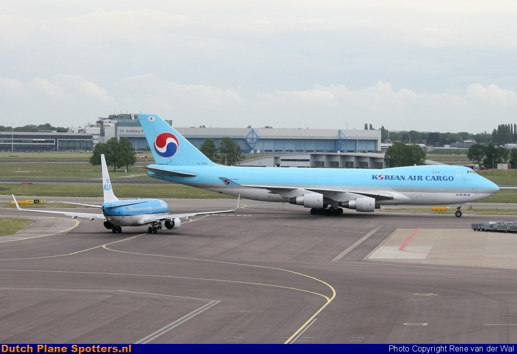 HL7439 Boeing 747-400 Korean Air Cargo by Rene van der Wal
