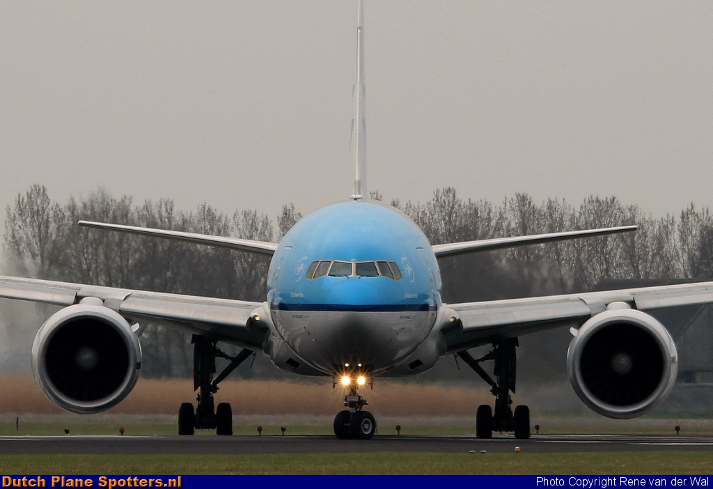 PH-BQC Boeing 777-200 KLM Royal Dutch Airlines by Rene van der Wal