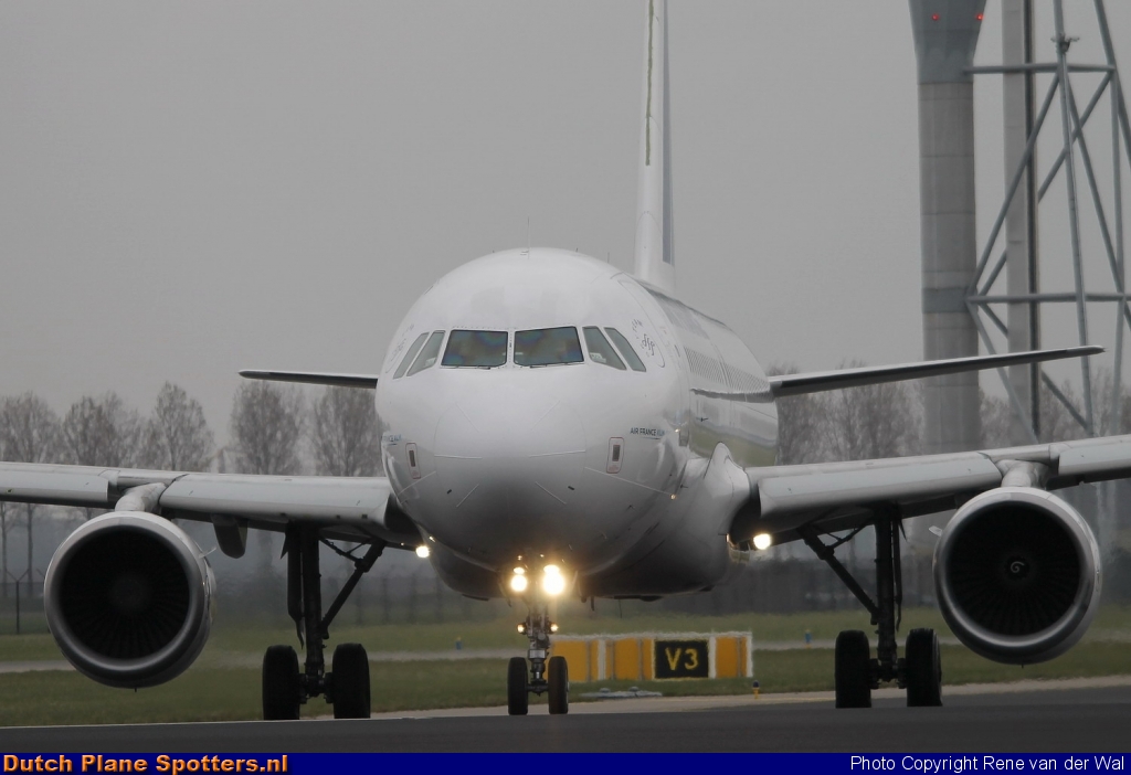 F-GKXH Airbus A320 Air France by Rene van der Wal