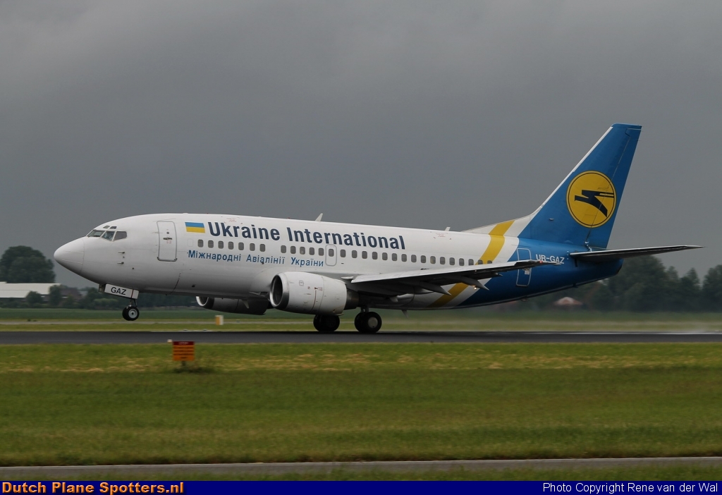 UR-GAZ Boeing 737-500 Ukraine International Airlines by Rene van der Wal