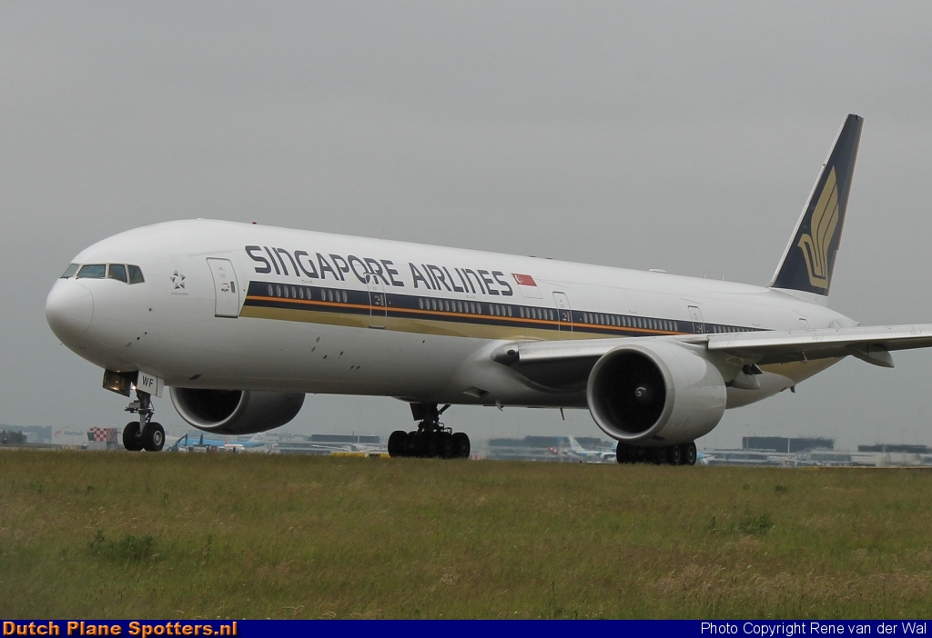 9V-SWF Boeing 777-200 Singapore Airlines by Rene van der Wal