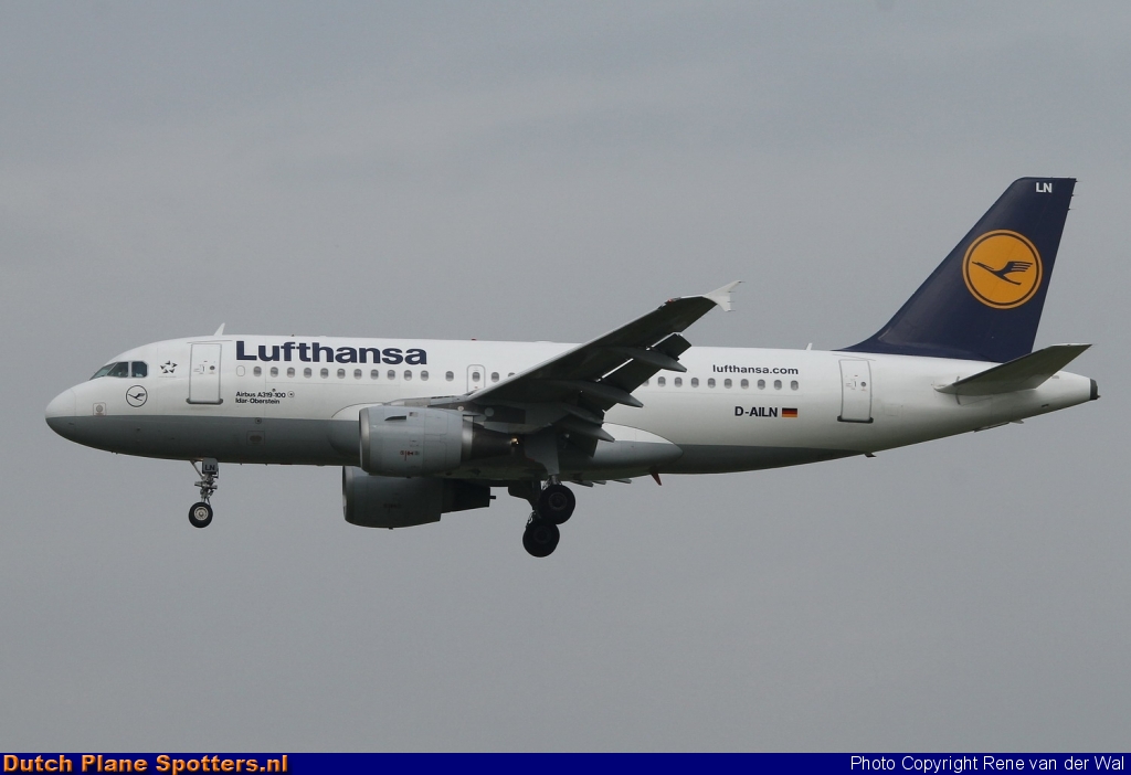 D-AILN Airbus A319 Lufthansa by Rene van der Wal