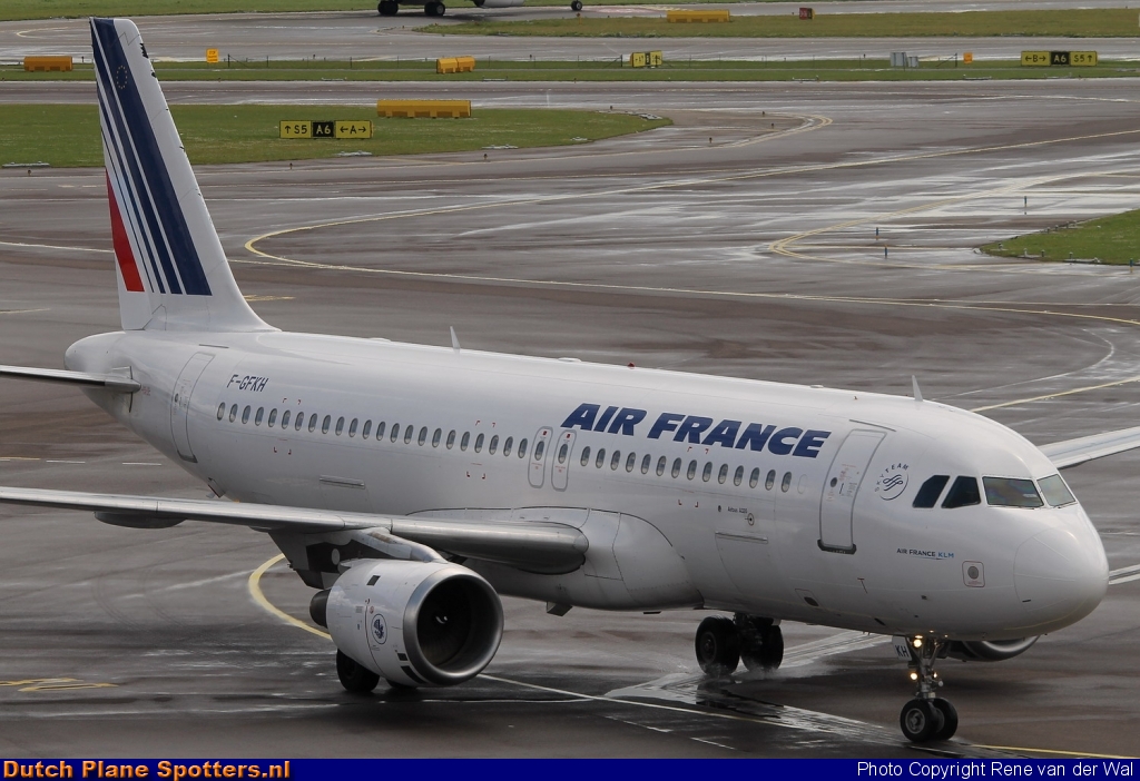 F-GFKH Airbus A320 Air France by Rene van der Wal