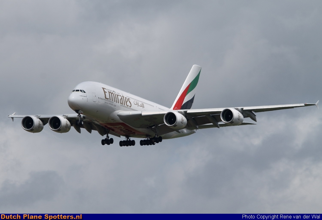 A6-EDT Airbus A380-800 Emirates by Rene van der Wal
