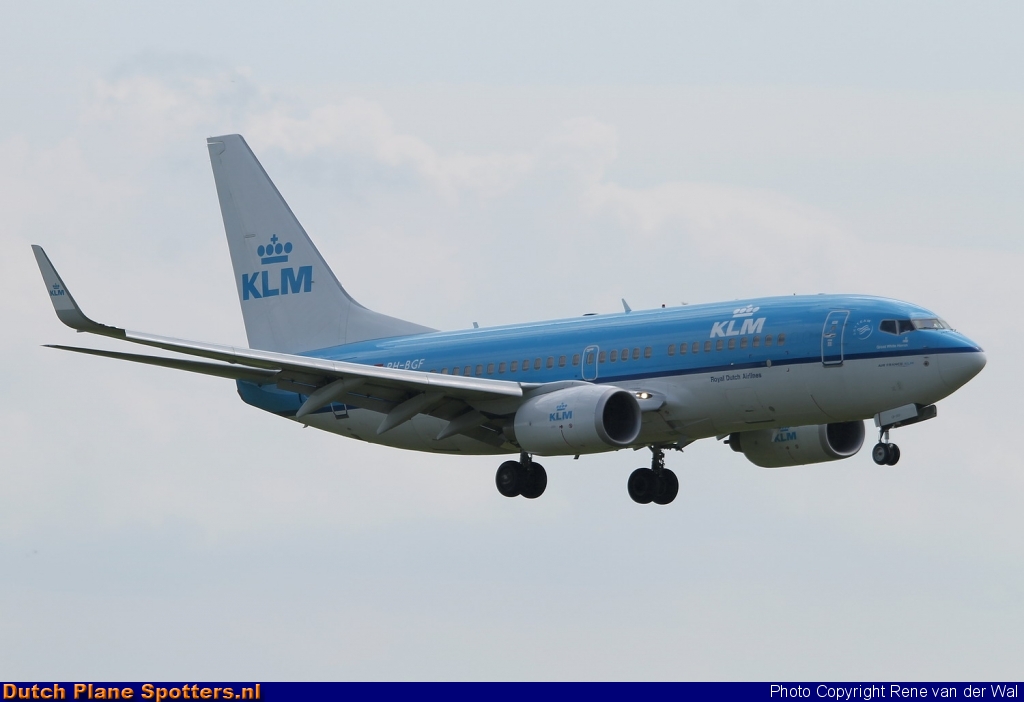PH-BGF Boeing 737-700 KLM Royal Dutch Airlines by Rene van der Wal