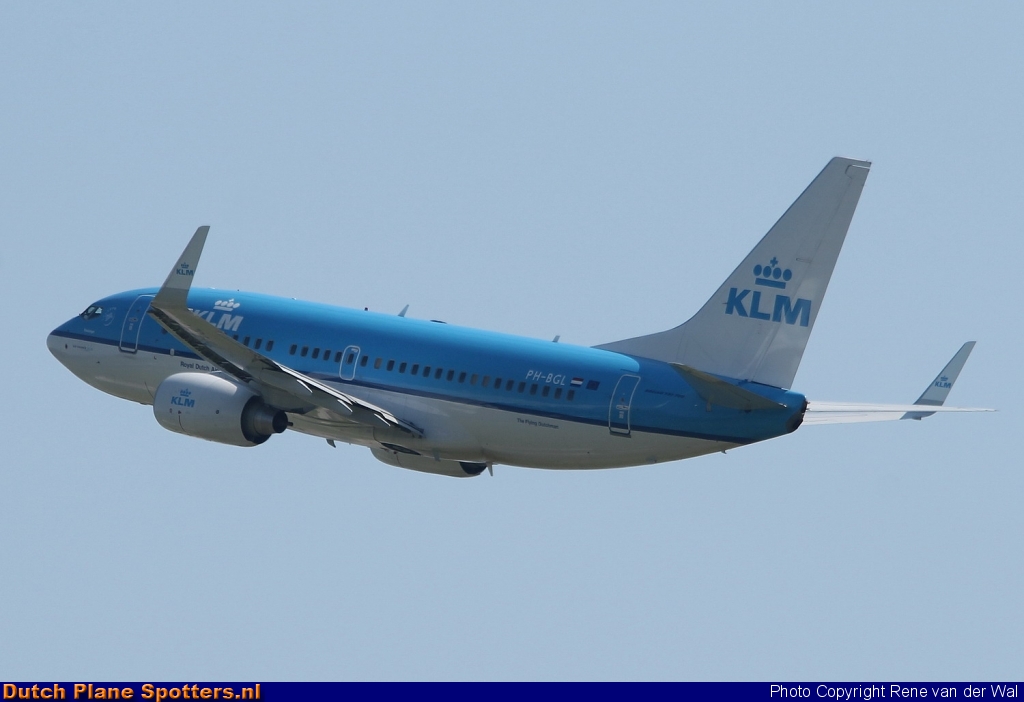 PH-BGL Boeing 737-700 KLM Royal Dutch Airlines by Rene van der Wal