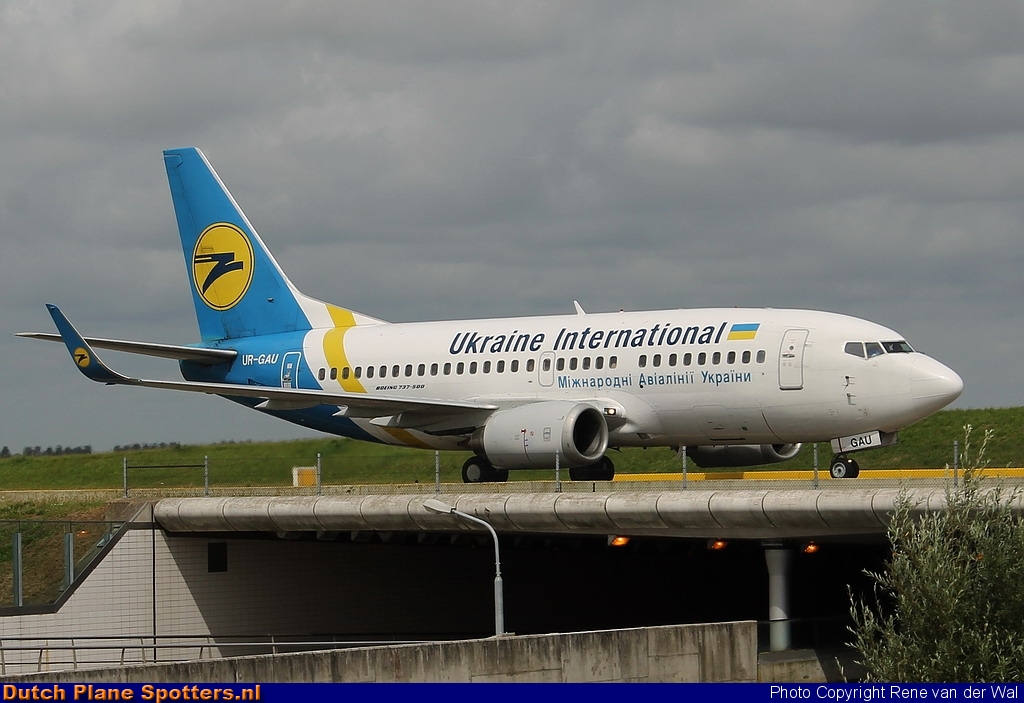 UR-GAU Boeing 737-500 Ukraine International Airlines by Rene van der Wal