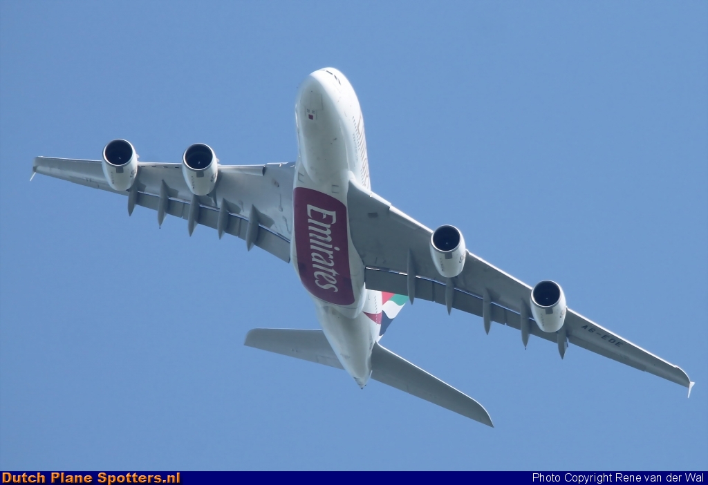 A6-EDE Airbus A380-800 Emirates by Rene van der Wal