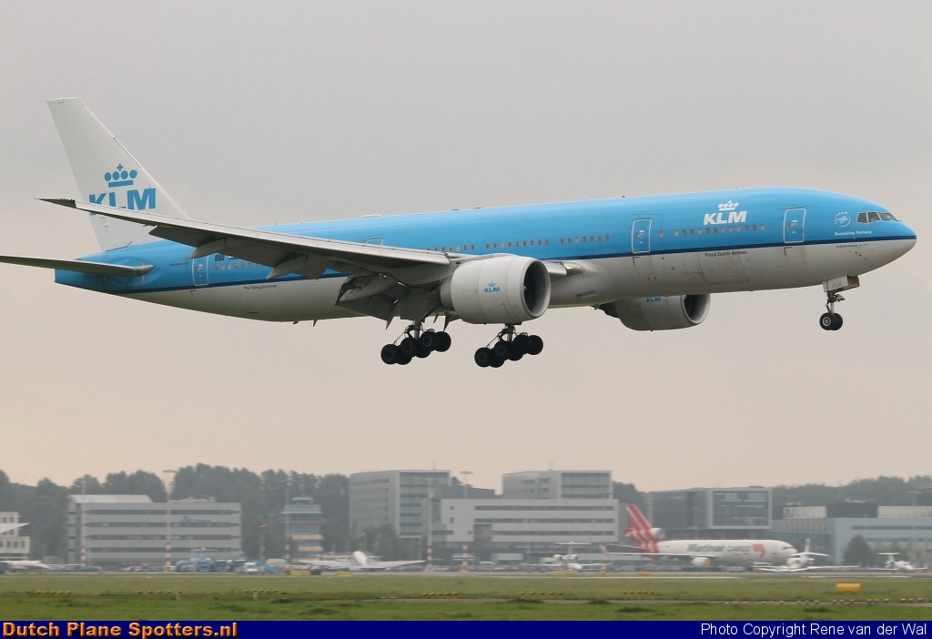 PH-BQD Boeing 777-200 KLM Royal Dutch Airlines by Rene van der Wal