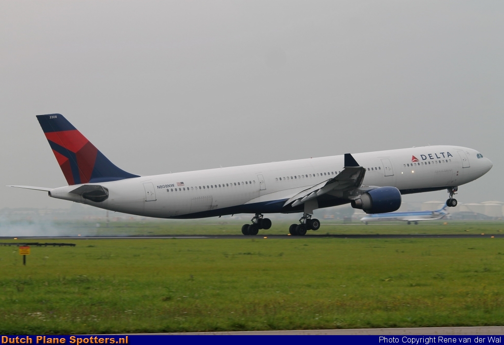 N808NW Airbus A330-300 Delta Airlines by Rene van der Wal