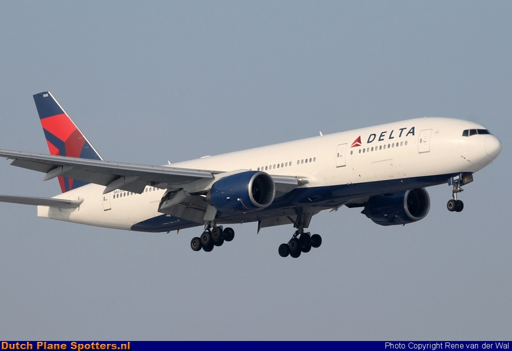 N867DA Boeing 777-200 Delta Airlines by Rene van der Wal
