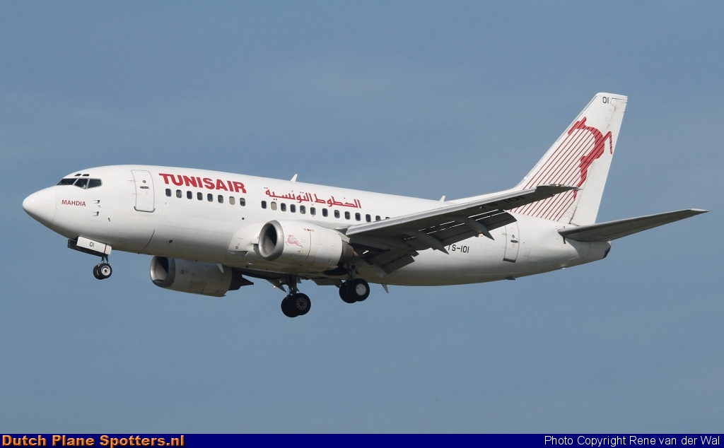 TS-IOI Boeing 737-500 Tunisair by Rene van der Wal
