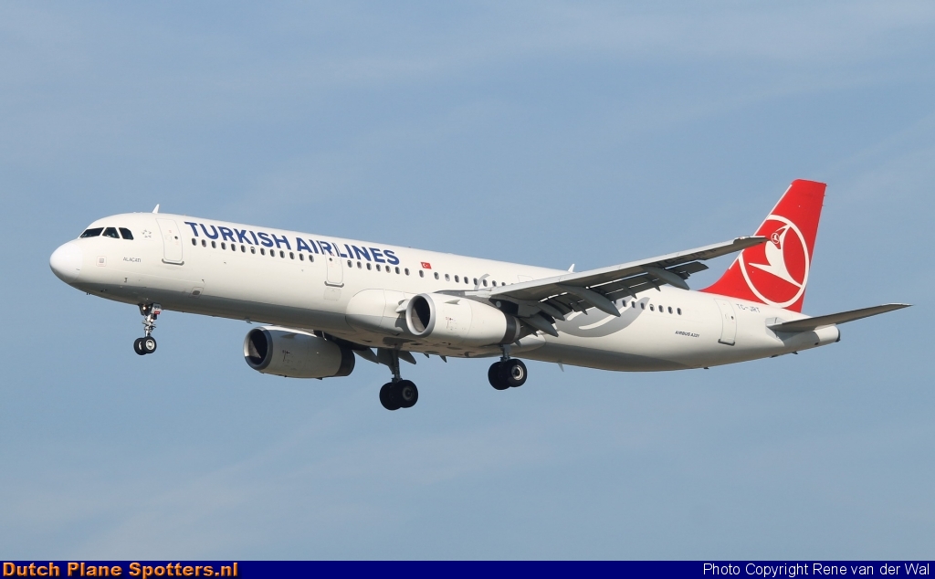TC-JRT Airbus A321 Turkish Airlines by Rene van der Wal