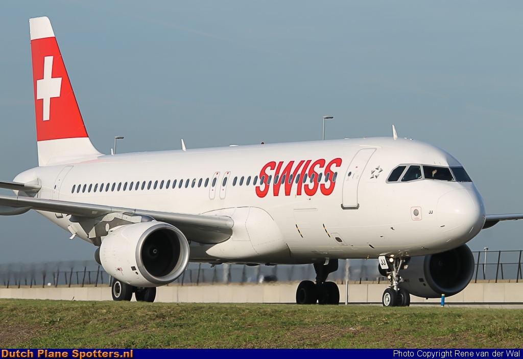 HB-IJJ Airbus A320 Swiss International Air Lines by Rene van der Wal