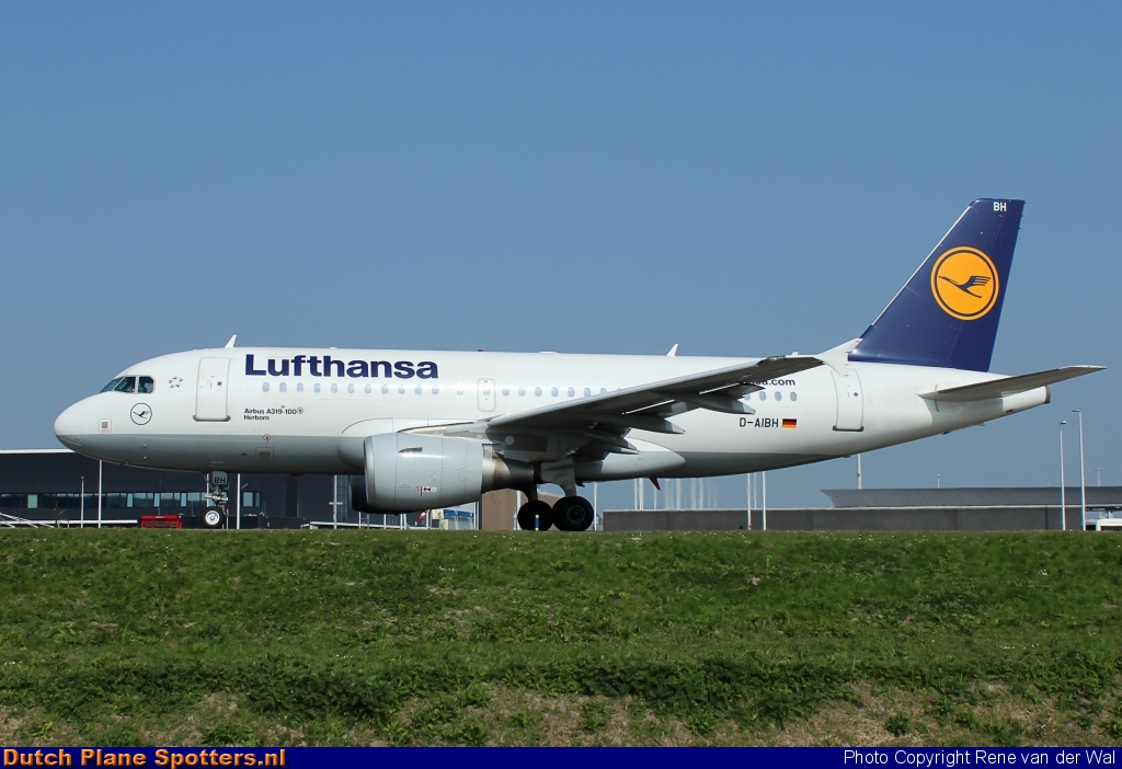 D-AIBH Airbus A319 Lufthansa by Rene van der Wal