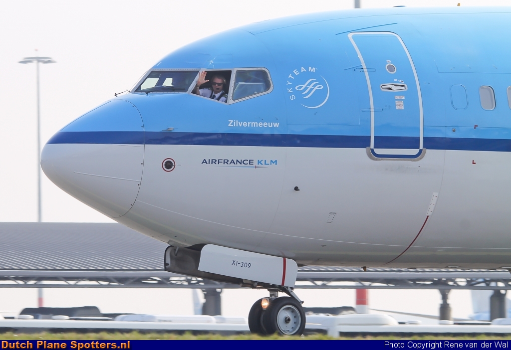 PH-BXI Boeing 737-800 KLM Royal Dutch Airlines by Rene van der Wal