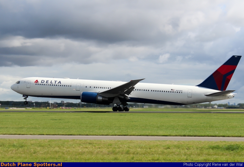 N835MH Boeing 767-400 Delta Airlines by Rene van der Wal