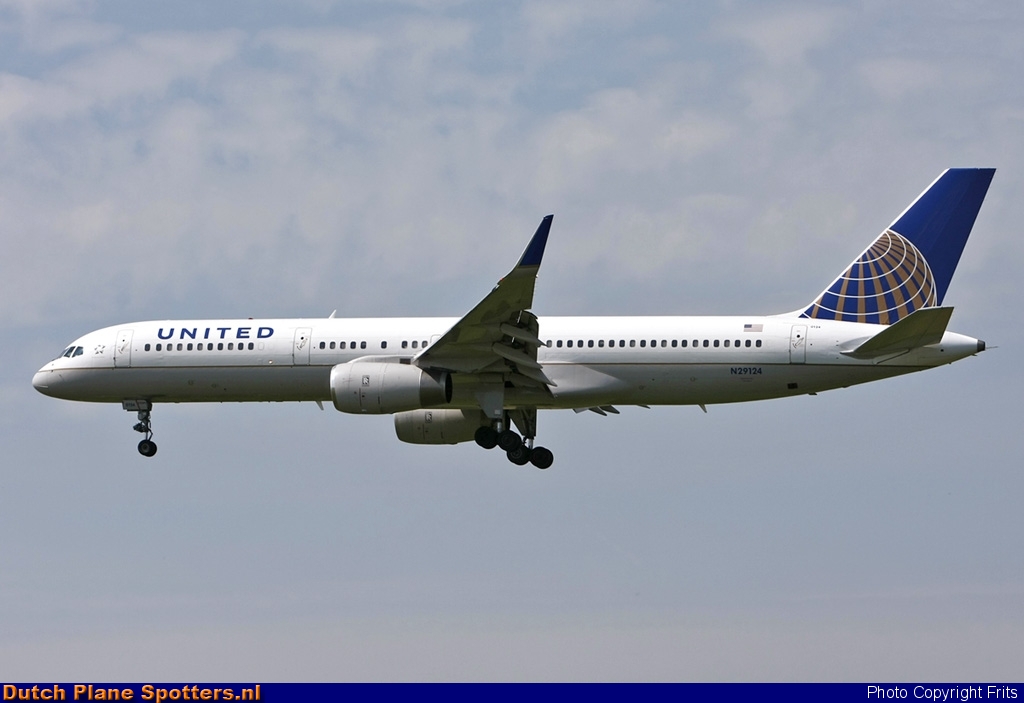 N29124 Boeing 757-200 United Airlines by Frits