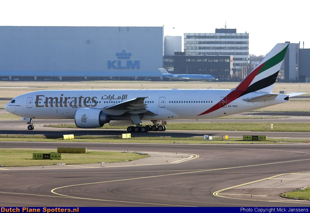 A6-EWC Boeing 777-200 Emirates by Mick Janssens