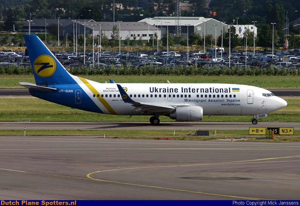 UR-GAN Boeing 737-300 Ukraine International Airlines by Mick Janssens