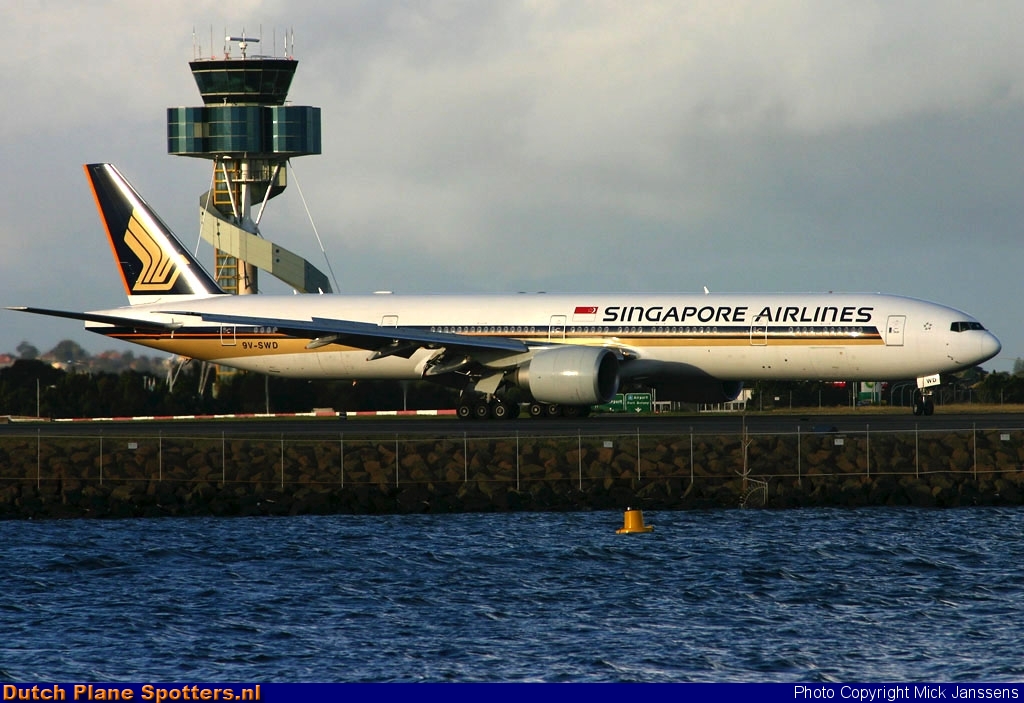 9V-SWD Boeing 777-300 Singapore Airlines by Mick Janssens