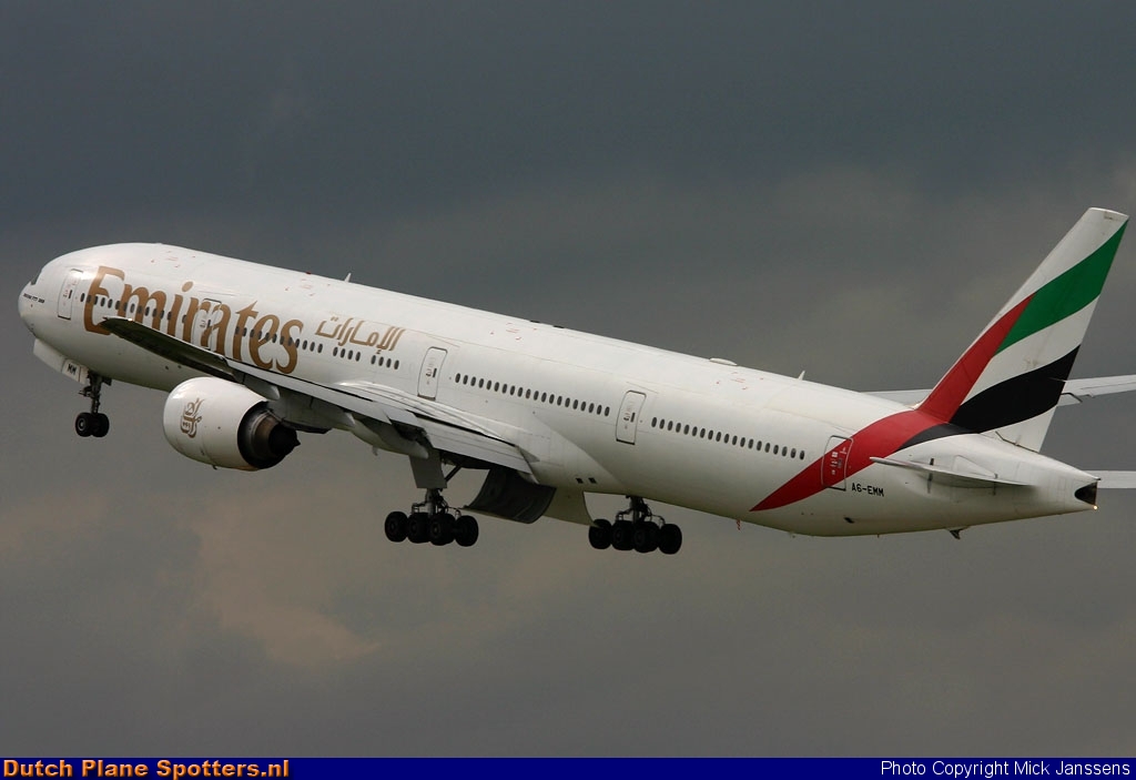 A6-EMM Boeing 777-300 Emirates by Mick Janssens