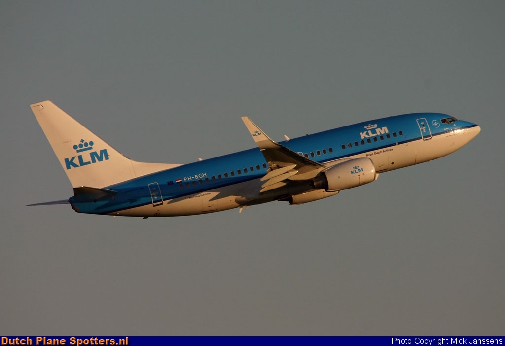 PH-BGH Boeing 737-700 KLM Royal Dutch Airlines by Mick Janssens