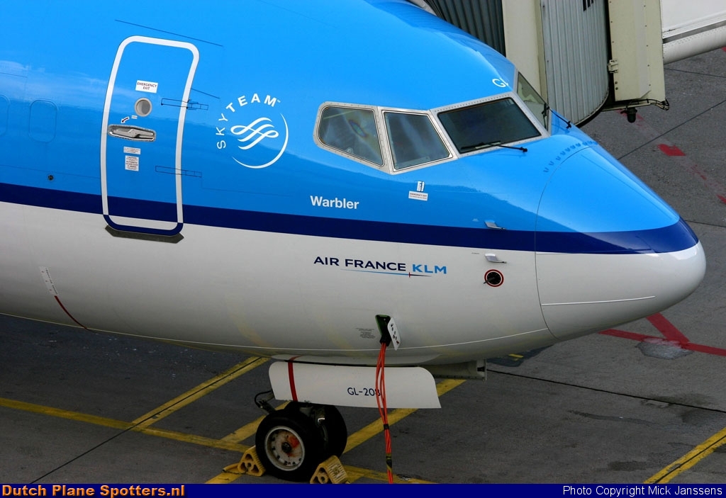 PH-BGL Boeing 737-700 KLM Royal Dutch Airlines by Mick Janssens