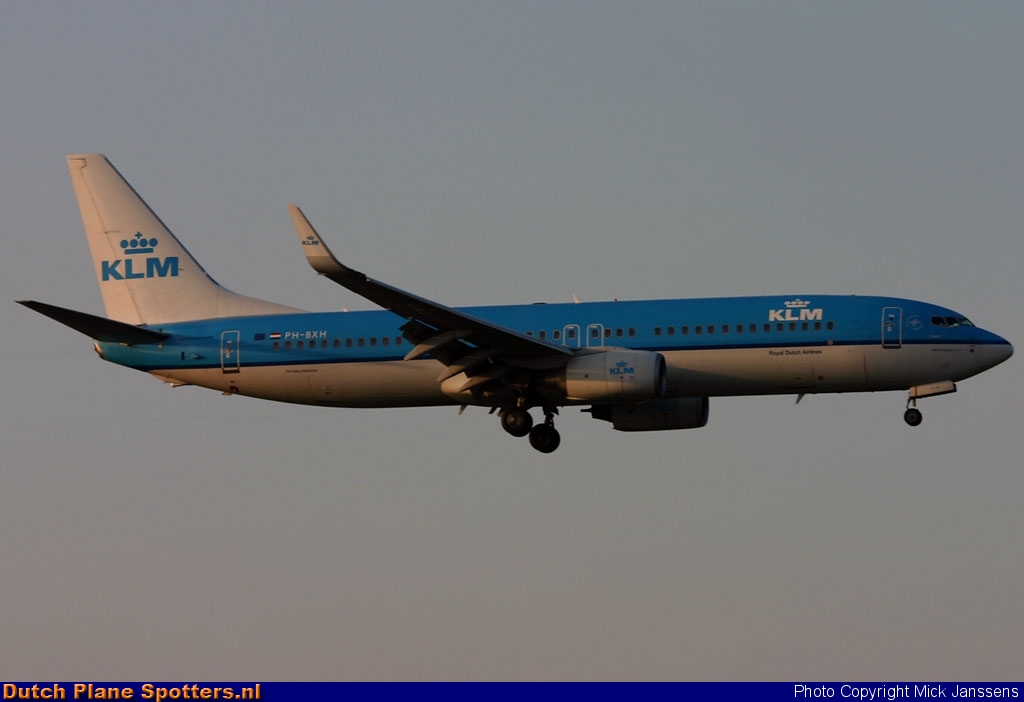PH-BXH Boeing 737-800 KLM Royal Dutch Airlines by Mick Janssens
