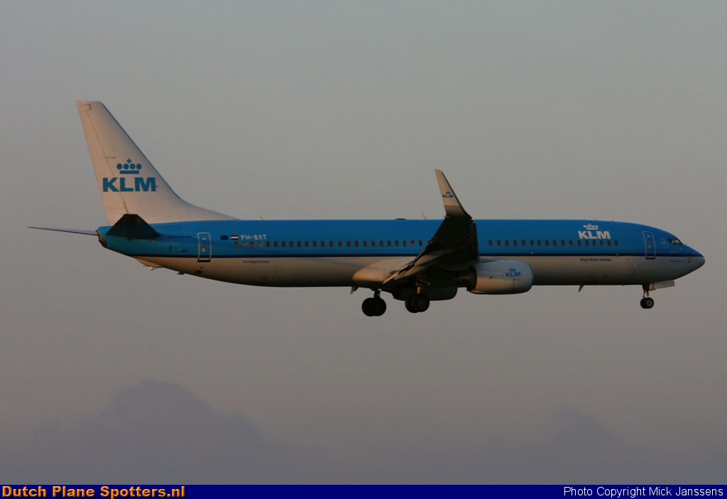 PH-BXT Boeing 737-900 KLM Royal Dutch Airlines by Mick Janssens
