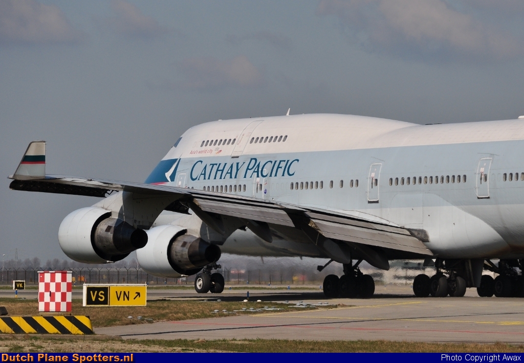 B-HKT Boeing 747-400 Cathay Pacific by Awax