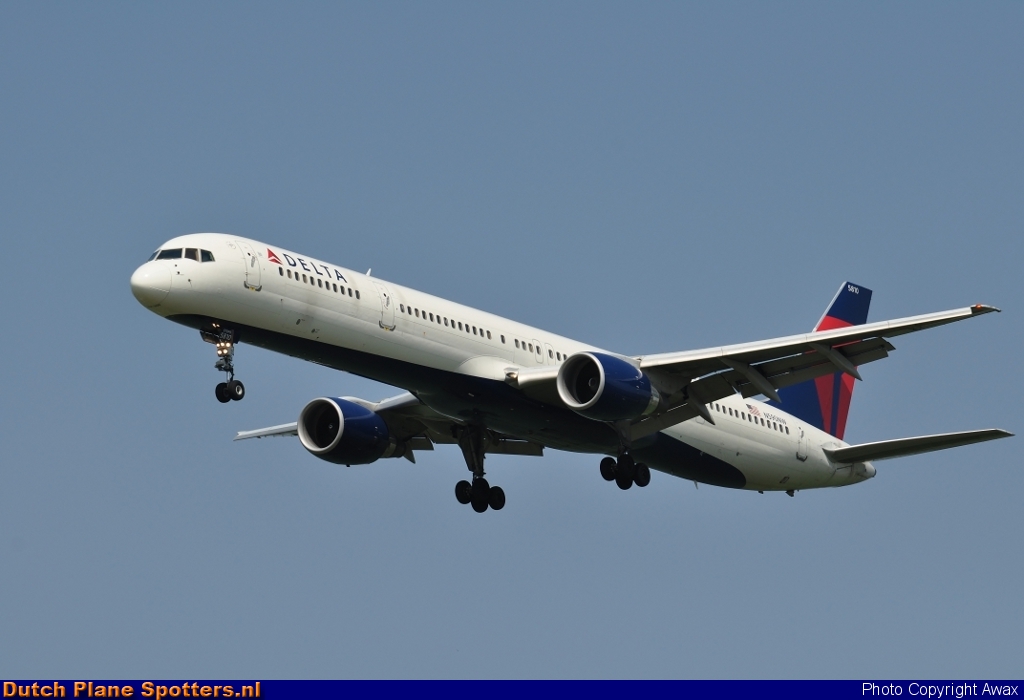 N590NW Boeing 757-300 Delta Airlines by Awax