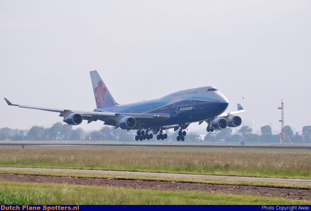 B-18210 Boeing 747-400 China Airlines by Awax