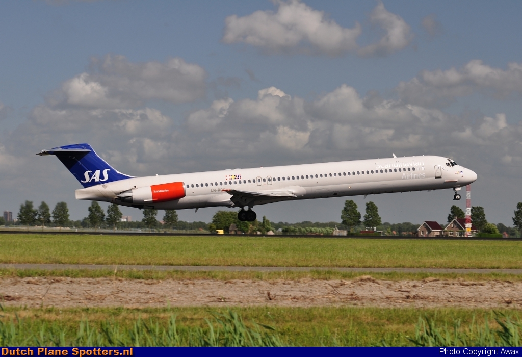 LN-ROX McDonnell Douglas MD-82 SAS Scandinavian Airlines by Awax