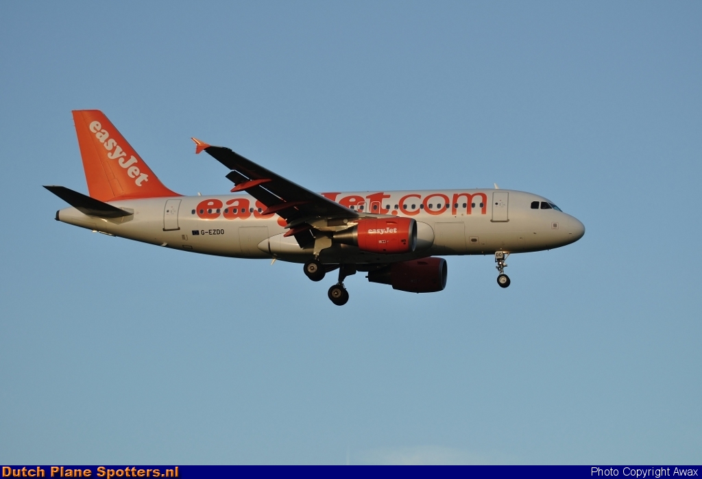 G-EZDO Airbus A319 easyJet by Awax
