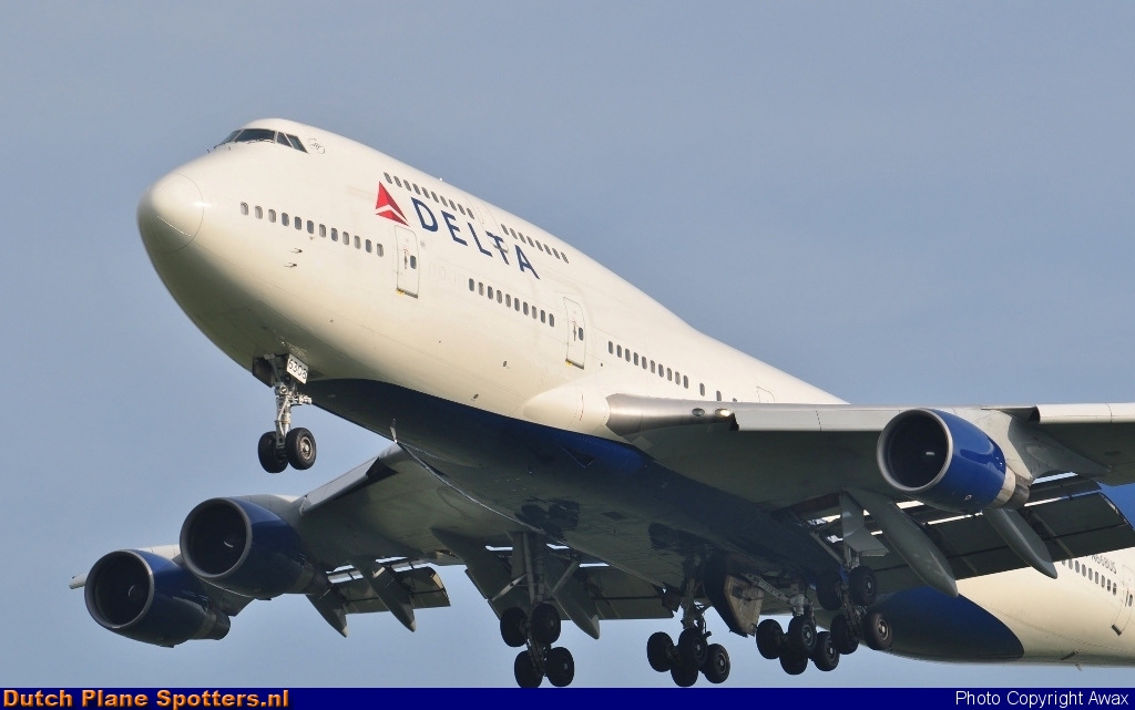 N668US Boeing 747-400 Delta Airlines by Awax