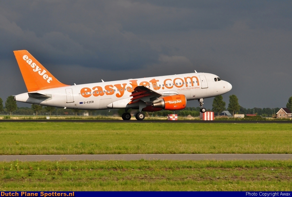 G-EZEB Airbus A319 easyJet by Awax