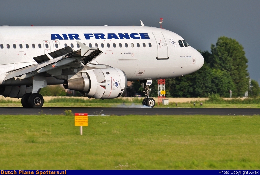 F-GHQQ Airbus A320 Air France by Awax