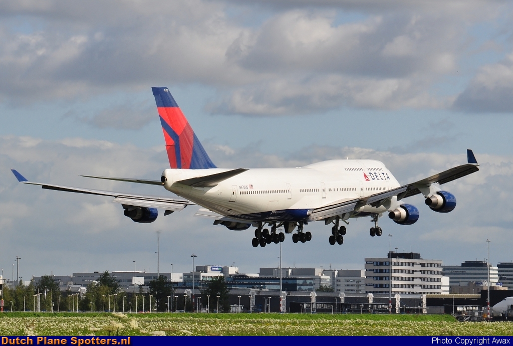 N670US Boeing 747-400 Delta Airlines by Awax