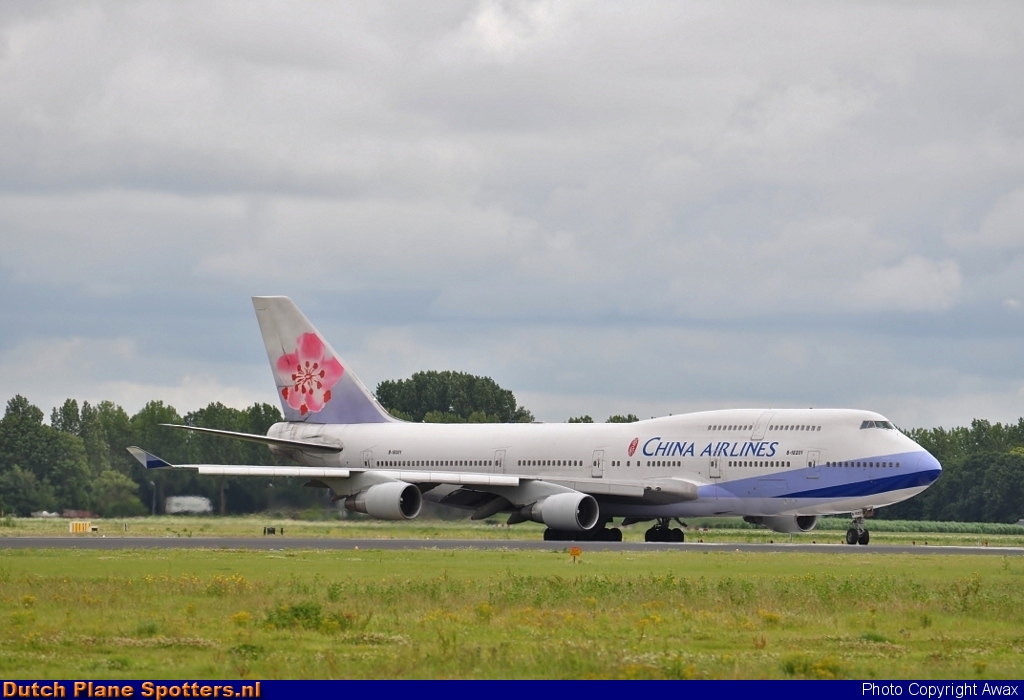 B-18201 Boeing 747-400 China Airlines by Awax