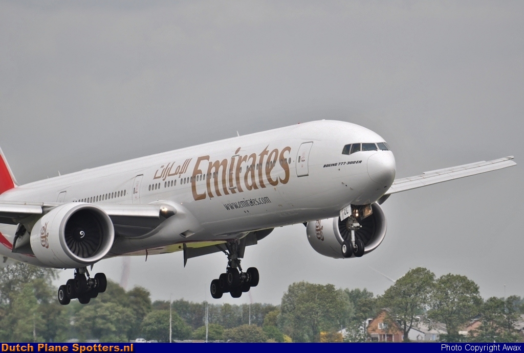 A6-ECL Boeing 777-300 Emirates by Awax