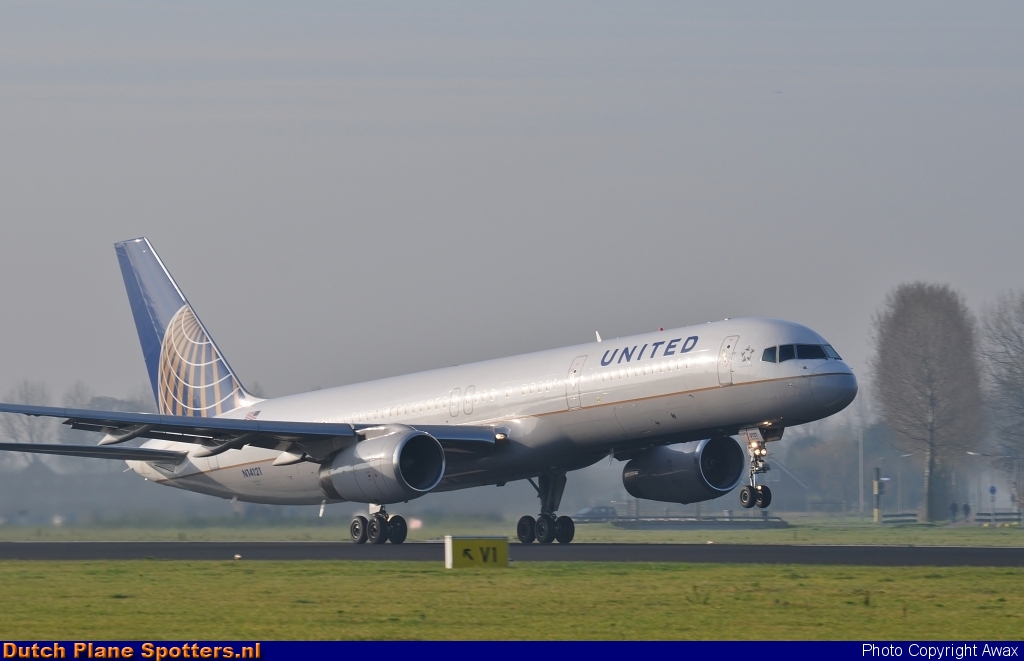 N14121 Boeing 757-200 United Airlines by Awax