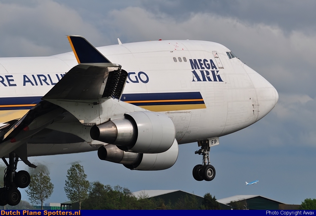 9V-SFP Boeing 747-400 Singapore Airlines Cargo by Awax