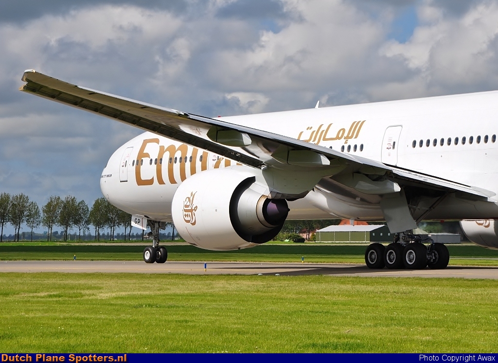 A6-EGP Boeing 777-300 Emirates by Awax