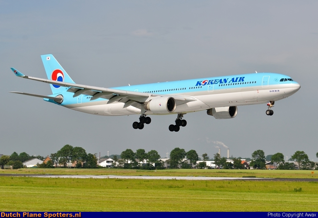 HL7586 Airbus A330-300 Korean Air by Awax