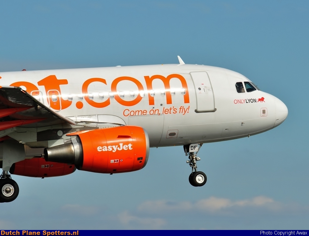 G-EZDF Airbus A319 easyJet by Awax