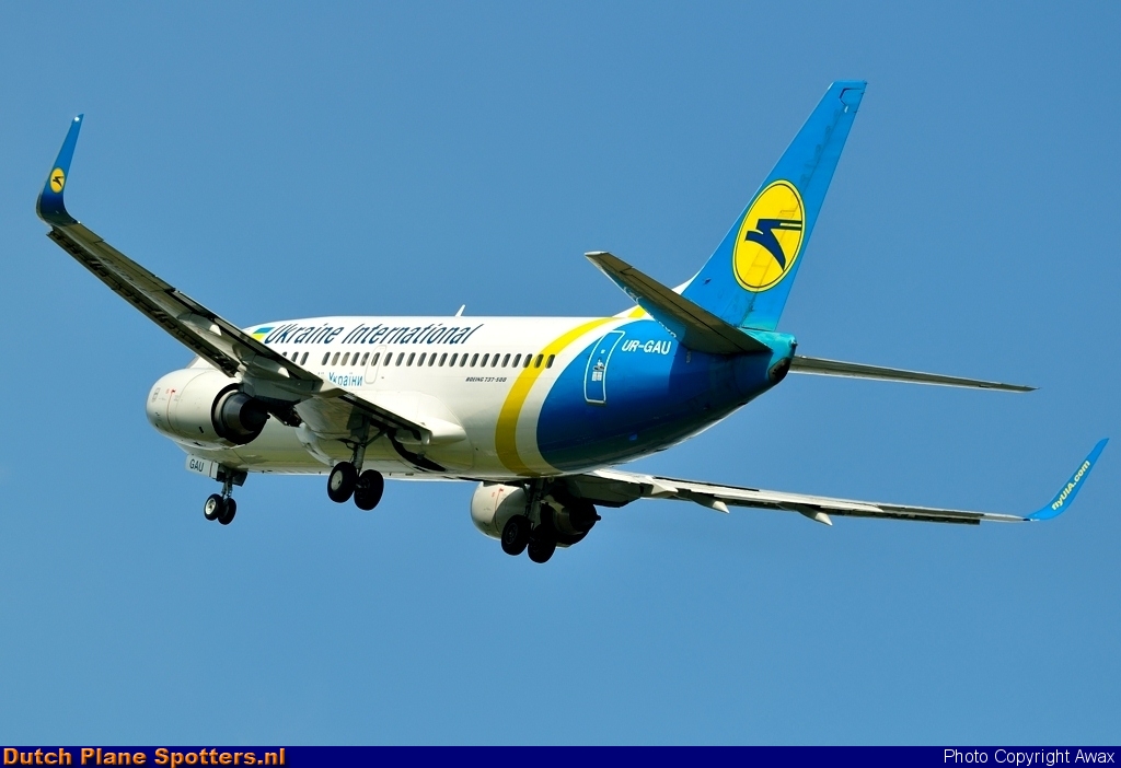 UR-GAU Boeing 737-500 Ukraine International Airlines by Awax