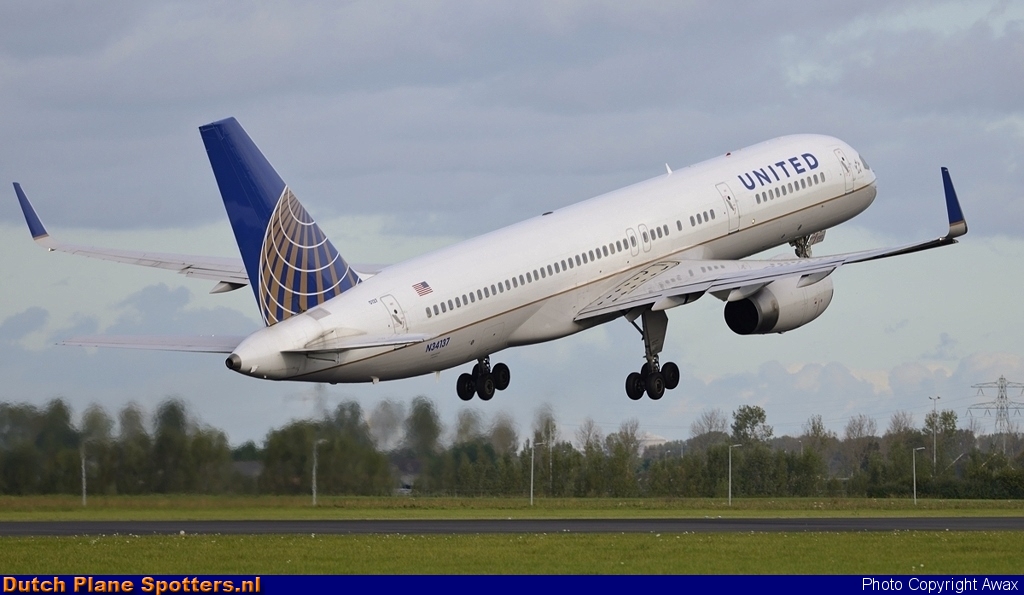 N34137 Boeing 757-200 United Airlines by Awax